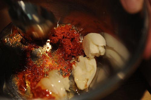 Bước 3: Pha sốt ướp