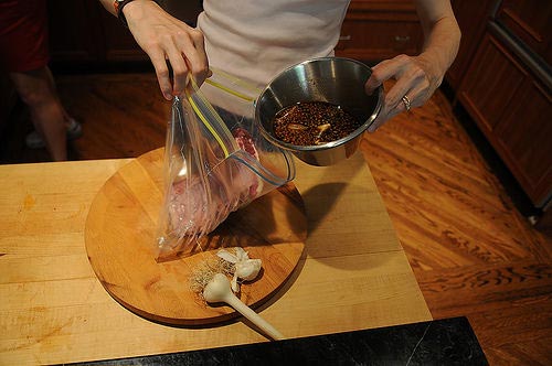 Bước 4: Ướp sườn cừu