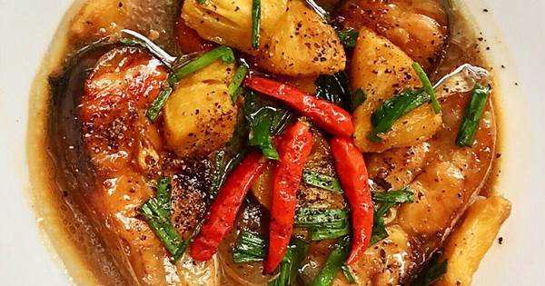 Cá dứa kho tộ nấu chua