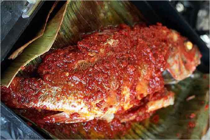 Cá hồng nướng lá chuối