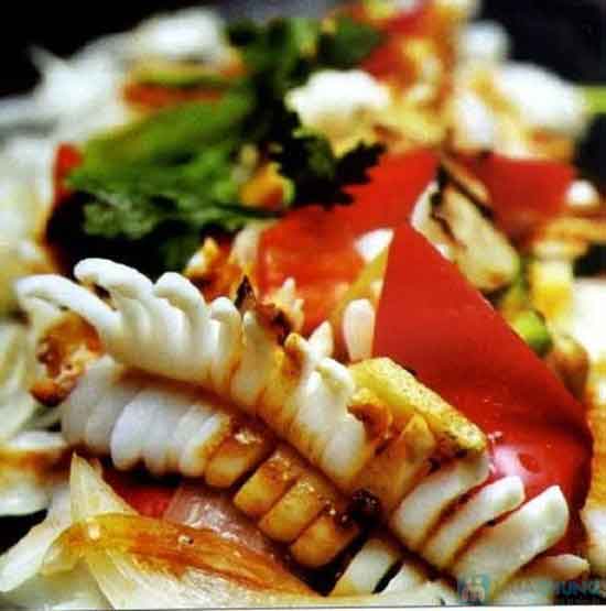 Mực 1 nắng xào rau củ